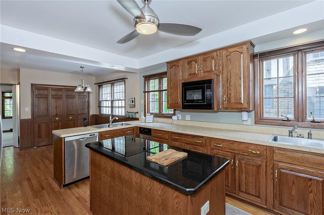 2528 Ashurst Road, University Heights, OH 44118