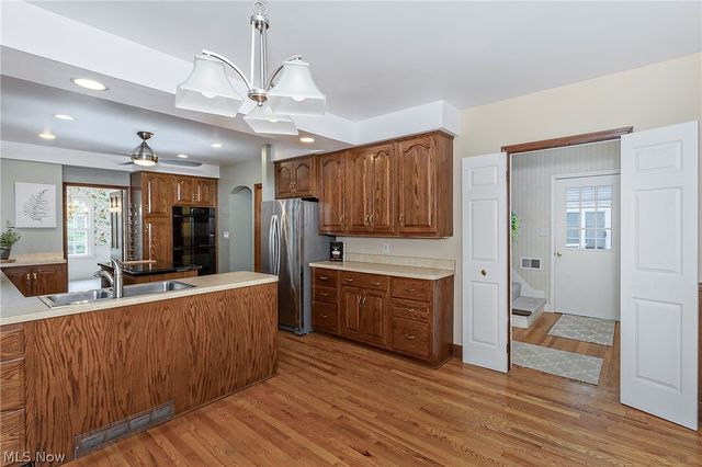 2528 Ashurst Road, University Heights, OH 44118