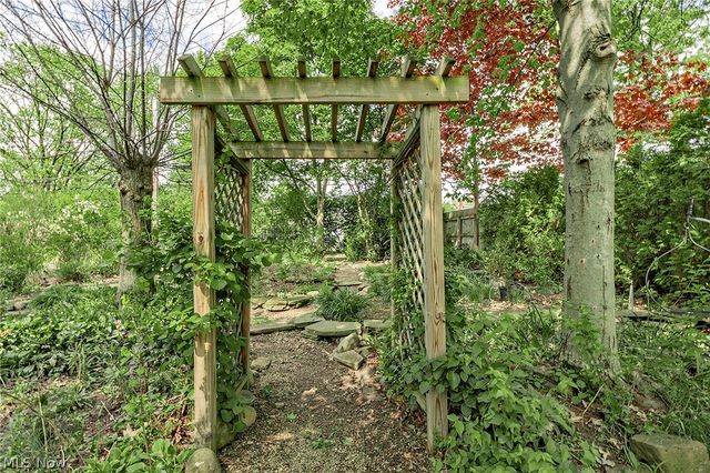 2528 Ashurst Road, University Heights, OH 44118