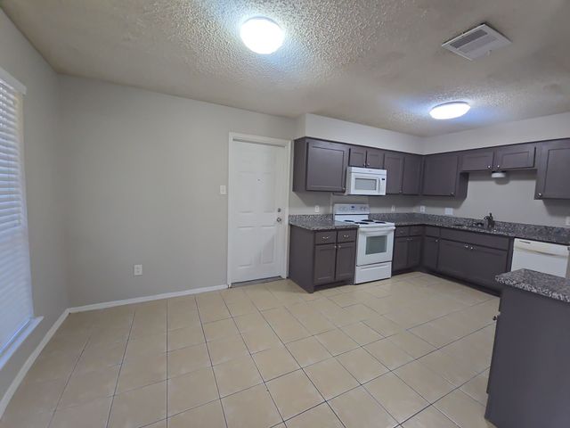 6620 Lyndale Drive, Watauga, TX 76148
