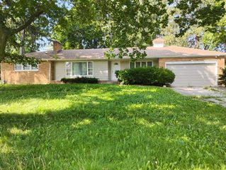 4994 Grand Avenue, Gurnee, IL 60031