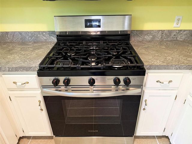 1024 E Gudgell Avenue, Independence, MO 64055