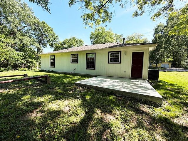 1024 E Gudgell Avenue, Independence, MO 64055