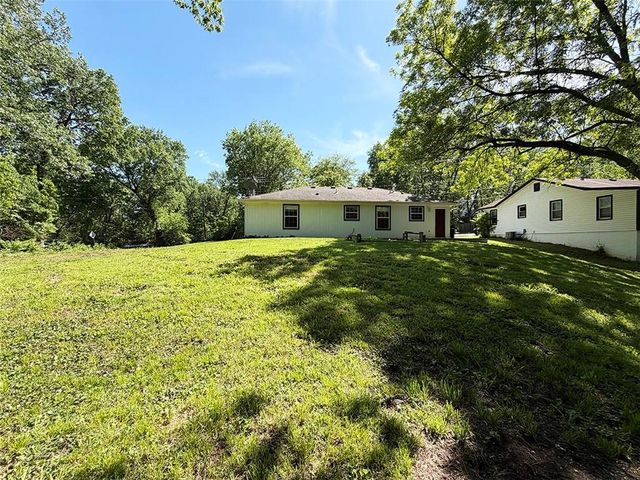1024 E Gudgell Avenue, Independence, MO 64055