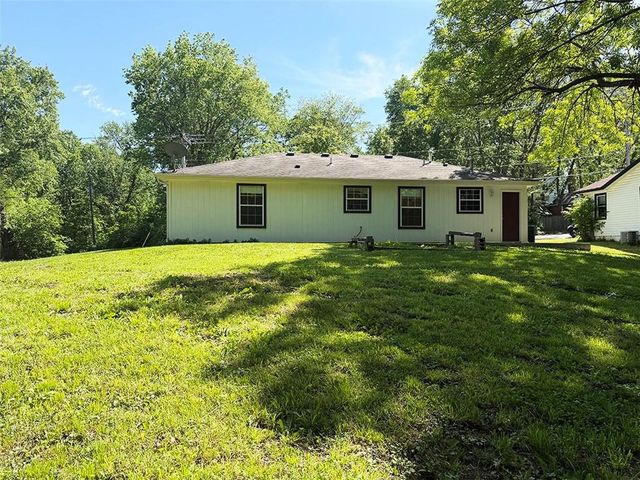 1024 E Gudgell Avenue, Independence, MO 64055