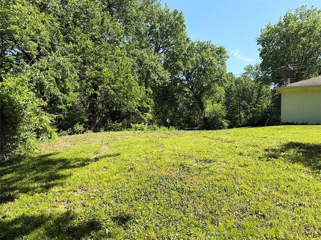 1024 E Gudgell Avenue, Independence, MO 64055