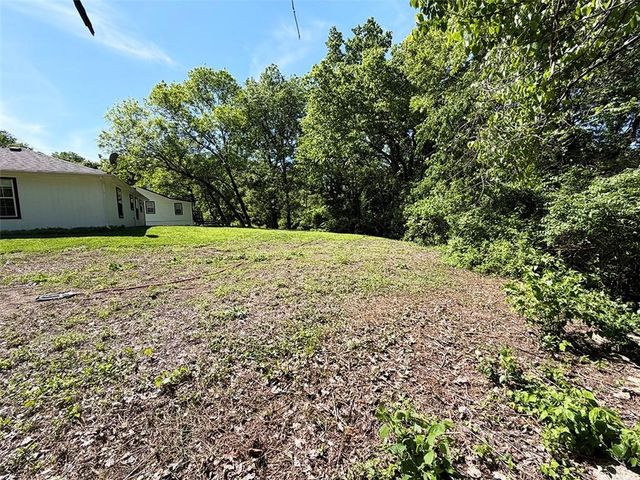 1024 E Gudgell Avenue, Independence, MO 64055