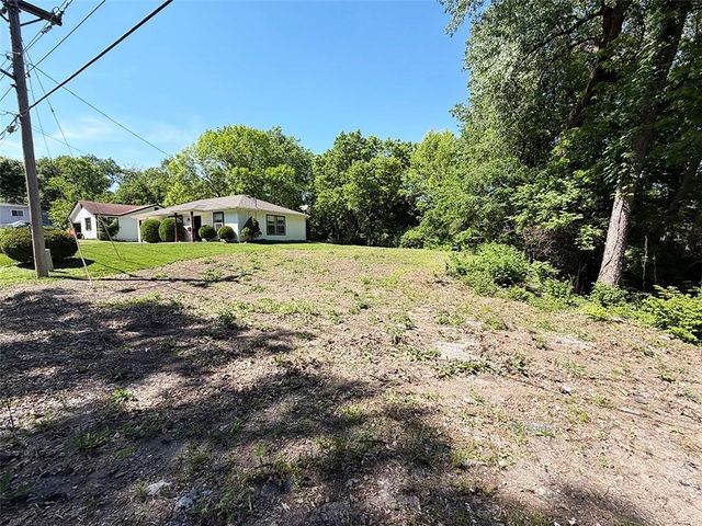 1024 E Gudgell Avenue, Independence, MO 64055