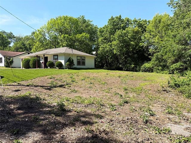 1024 E Gudgell Avenue, Independence, MO 64055