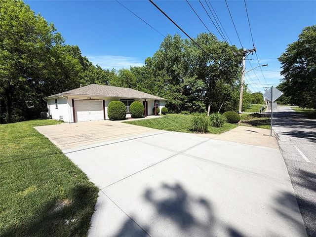 1024 E Gudgell Avenue, Independence, MO 64055