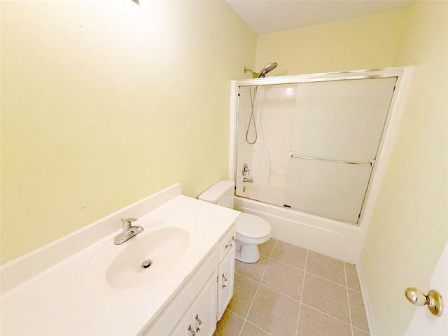 1024 E Gudgell Avenue, Independence, MO 64055