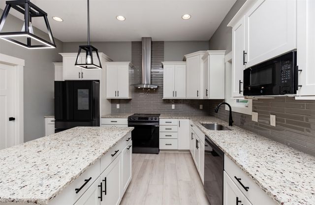 4104 Lakeland Court, Des Moines, IA 50320