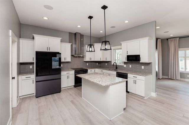 4104 Lakeland Court, Des Moines, IA 50320
