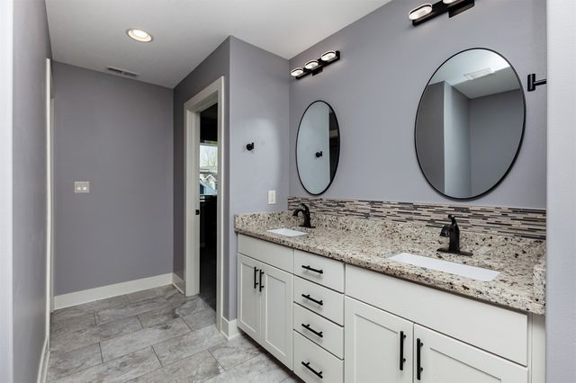 4104 Lakeland Court, Des Moines, IA 50320