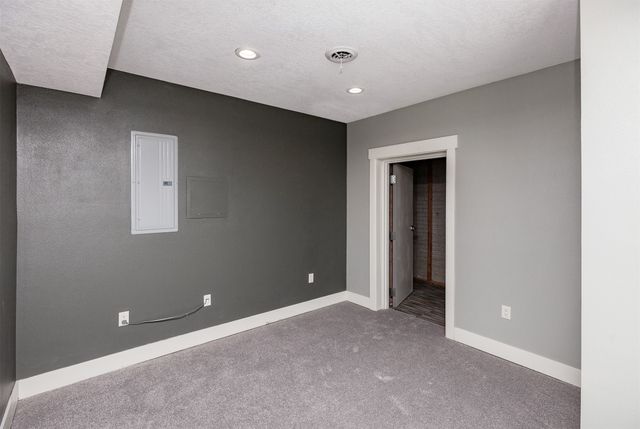 4104 Lakeland Court, Des Moines, IA 50320