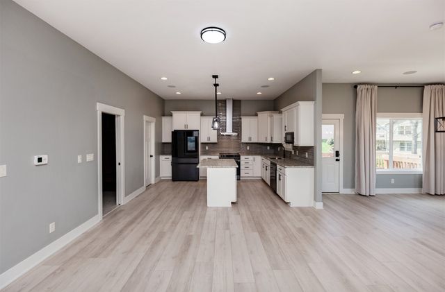 4104 Lakeland Court, Des Moines, IA 50320