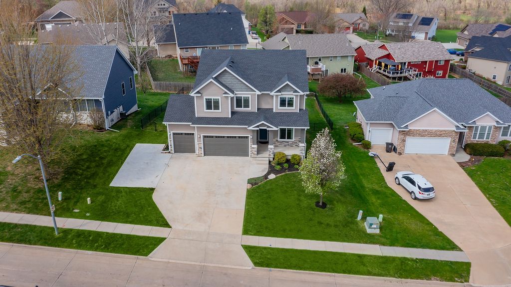4104 Lakeland Court, Des Moines, IA 50320