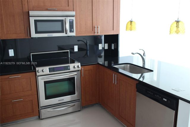 315 NE 3rd Ave 2005, Fort Lauderdale, FL 33301