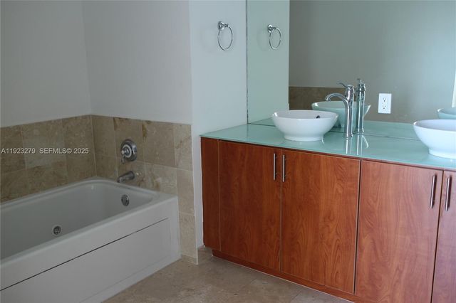 315 NE 3rd Ave 2005, Fort Lauderdale, FL 33301