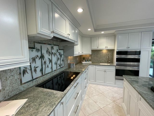 1660 Twelve Oaks Way Apt 106, North Palm Beach, FL 33408