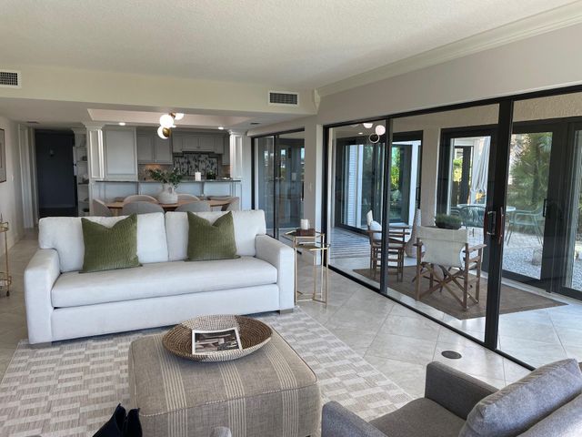 1660 Twelve Oaks Way Apt 106, North Palm Beach, FL 33408