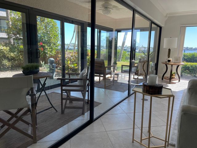 1660 Twelve Oaks Way Apt 106, North Palm Beach, FL 33408