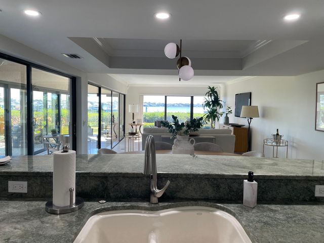 1660 Twelve Oaks Way Apt 106, North Palm Beach, FL 33408