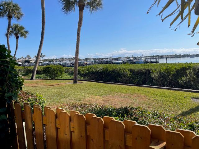 1660 Twelve Oaks Way Apt 106, North Palm Beach, FL 33408