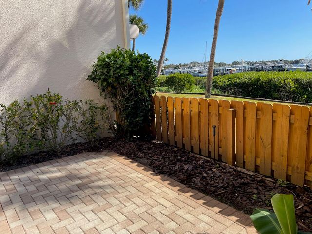 1660 Twelve Oaks Way Apt 106, North Palm Beach, FL 33408