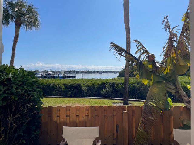 1660 Twelve Oaks Way Apt 106, North Palm Beach, FL 33408