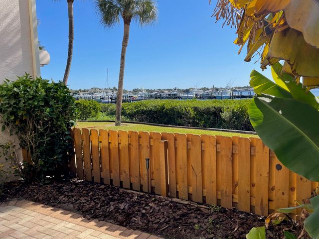 1660 Twelve Oaks Way Apt 106, North Palm Beach, FL 33408