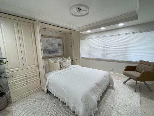 1660 Twelve Oaks Way Apt 106, North Palm Beach, FL 33408