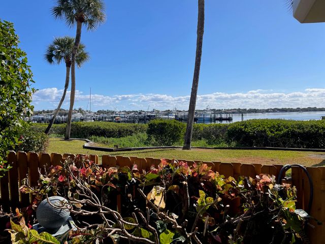 1660 Twelve Oaks Way Apt 106, North Palm Beach, FL 33408