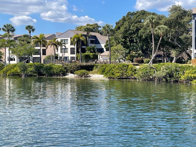 1660 Twelve Oaks Way Apt 106, North Palm Beach, FL 33408