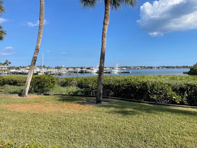 1660 Twelve Oaks Way Apt 106, North Palm Beach, FL 33408