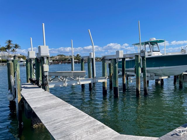 1660 Twelve Oaks Way Apt 106, North Palm Beach, FL 33408