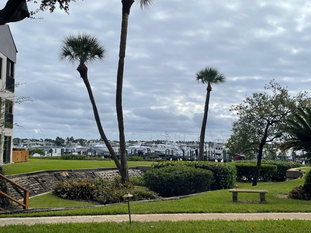 1660 Twelve Oaks Way Apt 106, North Palm Beach, FL 33408