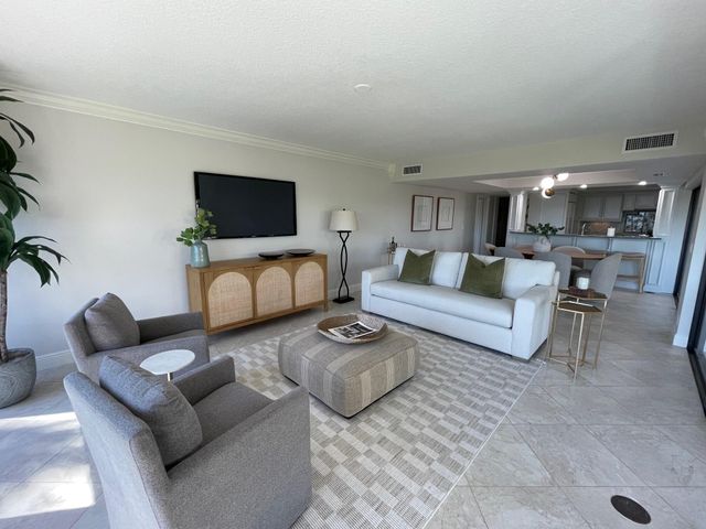 1660 Twelve Oaks Way Apt 106, North Palm Beach, FL 33408