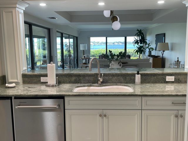 1660 Twelve Oaks Way Apt 106, North Palm Beach, FL 33408