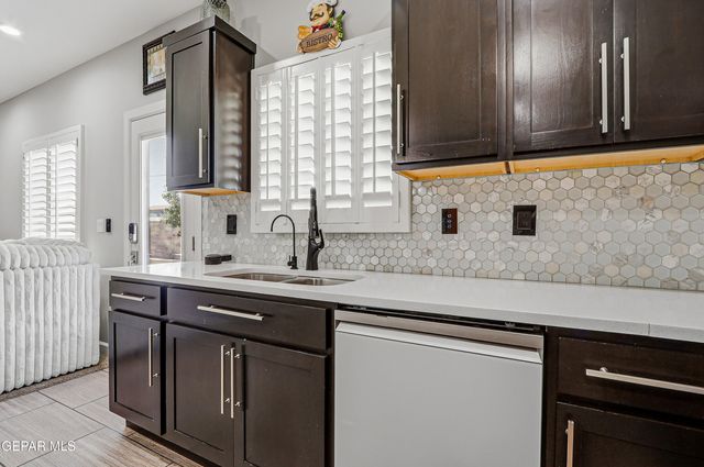 12310 Houghton Springs Drive, Horizon City, TX 79928