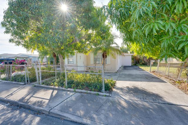 813 N Truman Street, Lake Worth Beach, FL 33460