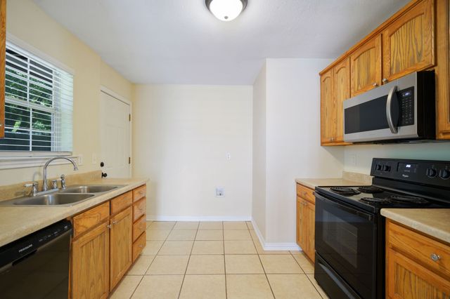 315 1/2 N Carr Avenue, Sherman, TX 75090