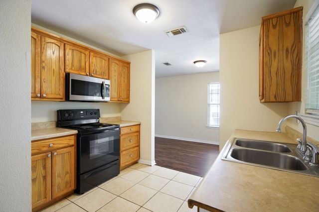 315 1/2 N Carr Avenue, Sherman, TX 75090