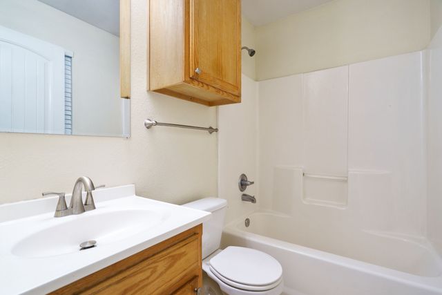 315 1/2 N Carr Avenue, Sherman, TX 75090