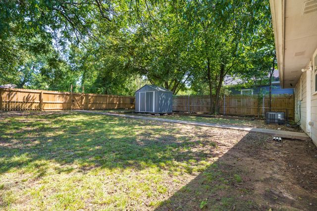 315 1/2 N Carr Avenue, Sherman, TX 75090
