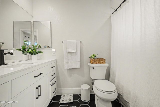 10118 W MEDLOCK Avenue, Glendale, AZ 85307