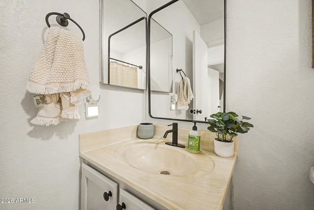 10118 W MEDLOCK Avenue, Glendale, AZ 85307