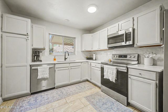 10118 W MEDLOCK Avenue, Glendale, AZ 85307