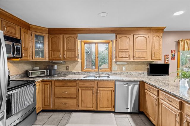 2 Fairview Drive, Smithfield, RI 02828