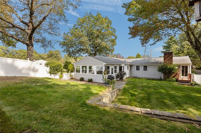 2 Fairview Drive, Smithfield, RI 02828